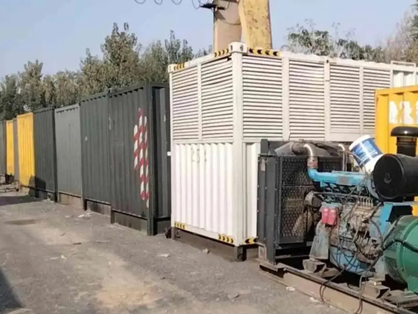 龙楼镇200KW柴油发电机机组每小时油耗是多少？
